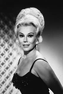 How tall is Eva Gabor?